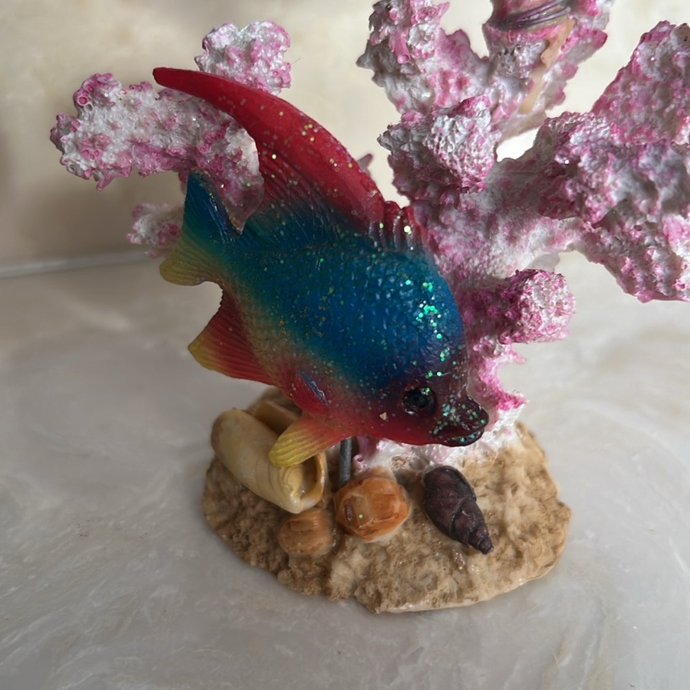 Vtg White/Black Stripe & Rainbow Fish on Pink Coral - Picture 5 of 10